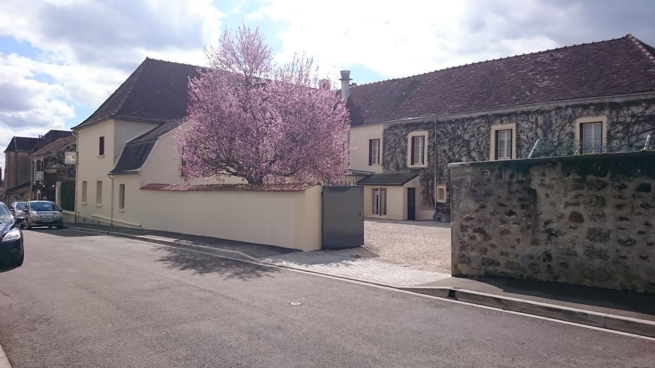 Logis - Hotel Restaurant Les Tilleuls Saint-Florentin  Exterior foto